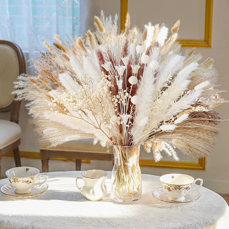 Natural Dried Pampas Bouquet - Autumn home decoration with dried flowers. Ideal for weddings, parties, and more.