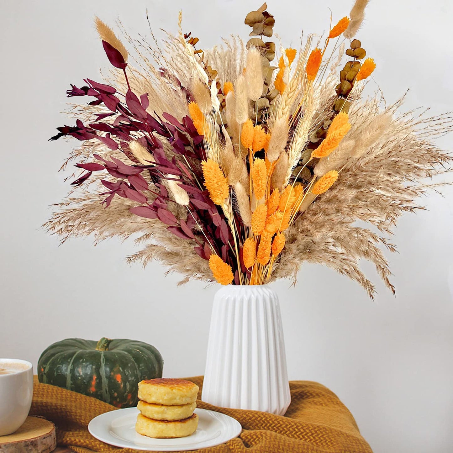 Natural Dried Pampas Bouquet - Autumn home decoration with dried flowers. Ideal for weddings, parties, and more.