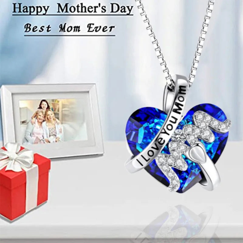 Crystal Heart 'Mom' Necklace - Classic heart-shaped pendant necklace with sparkling crystals, made from zinc alloy. Ideal for women, perfect for parties and special occasions.