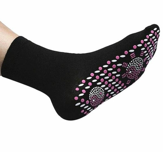 Self-heating Socks with Magnets - Combat cold feet and boost energy levels. Magnets on the bottom generate warmth through foot movements. Utilizes body heat for efficient self-heating. Promotes blood circulation and offers benefits like improved sleep quality, reduced fatigue, relaxed leg muscles, and relieved nerves. Recommended for daily use. Please note slight color variation may occur.