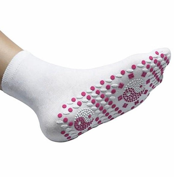 Self-heating Socks with Magnets - Combat cold feet and boost energy levels. Magnets on the bottom generate warmth through foot movements. Utilizes body heat for efficient self-heating. Promotes blood circulation and offers benefits like improved sleep quality, reduced fatigue, relaxed leg muscles, and relieved nerves. Recommended for daily use. Please note slight color variation may occur.