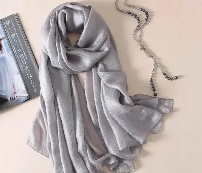 Image of Spring and Summer Linen Beach Scarf, a high-quality linen scarf perfect for beach outings. Versatile in style, it can be worn as both a scarf and a shawl.