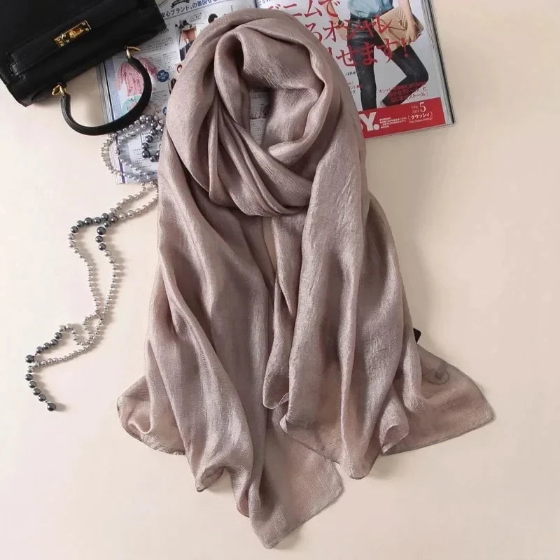 Image of Spring and Summer Linen Beach Scarf, a high-quality linen scarf perfect for beach outings. Versatile in style, it can be worn as both a scarf and a shawl.