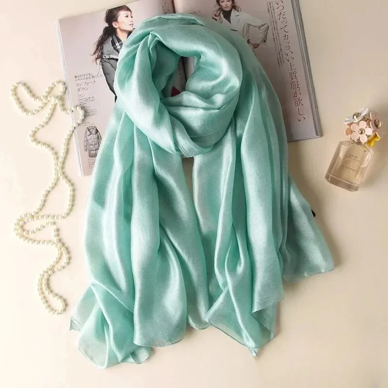 Image of Spring and Summer Linen Beach Scarf, a high-quality linen scarf perfect for beach outings. Versatile in style, it can be worn as both a scarf and a shawl.