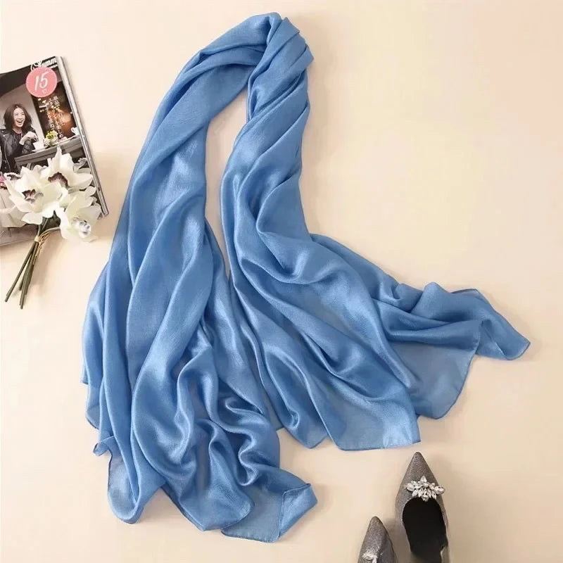 Image of Spring and Summer Linen Beach Scarf, a high-quality linen scarf perfect for beach outings. Versatile in style, it can be worn as both a scarf and a shawl.