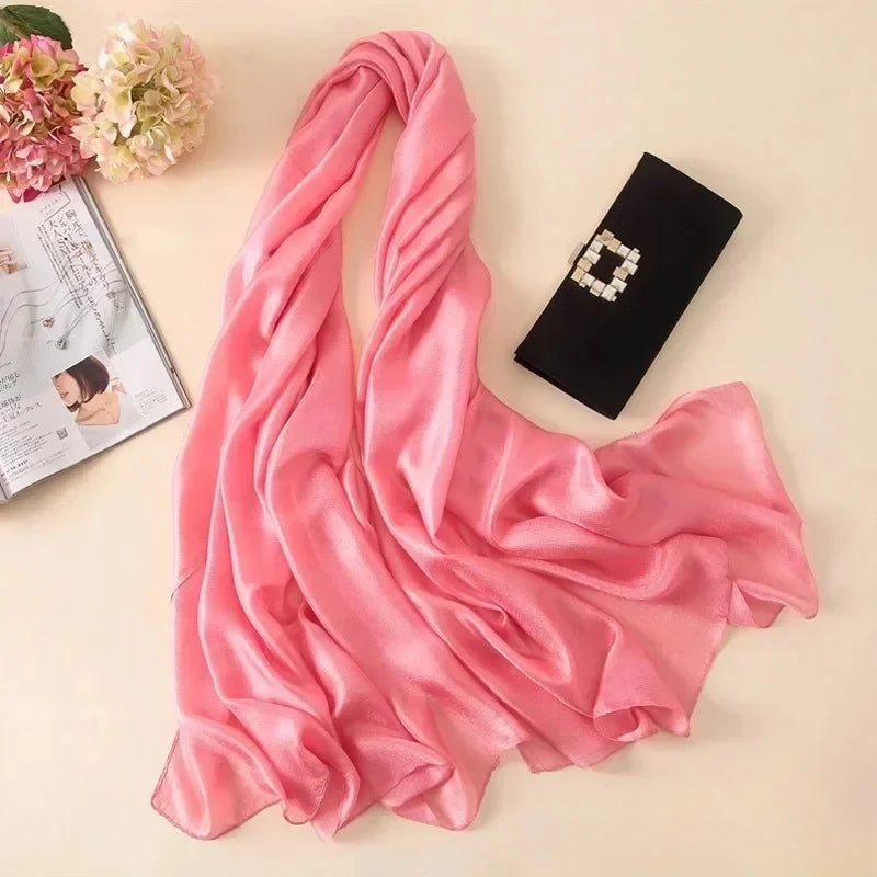 Image of Spring and Summer Linen Beach Scarf, a high-quality linen scarf perfect for beach outings. Versatile in style, it can be worn as both a scarf and a shawl.