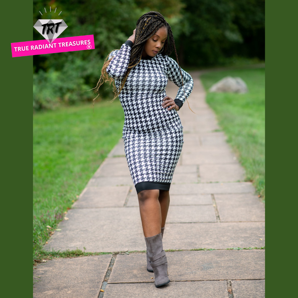 Plaid Long Sleeve Bodycon dress for fall and winter made of cotton, polyester, nylon, acrylic, and linen. Checkered design, round neck, and long sleeves.