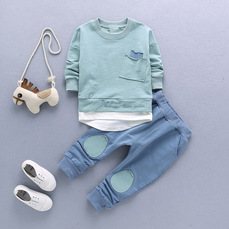 A long-sleeved casual sportswear made of light and breathable cotton, perfect for kids to wear during spring and summer. The cute color adds to its appeal, making it a must-have for your kids' wardrobe. Get it now and spend quality time with your kids in comfort and style.