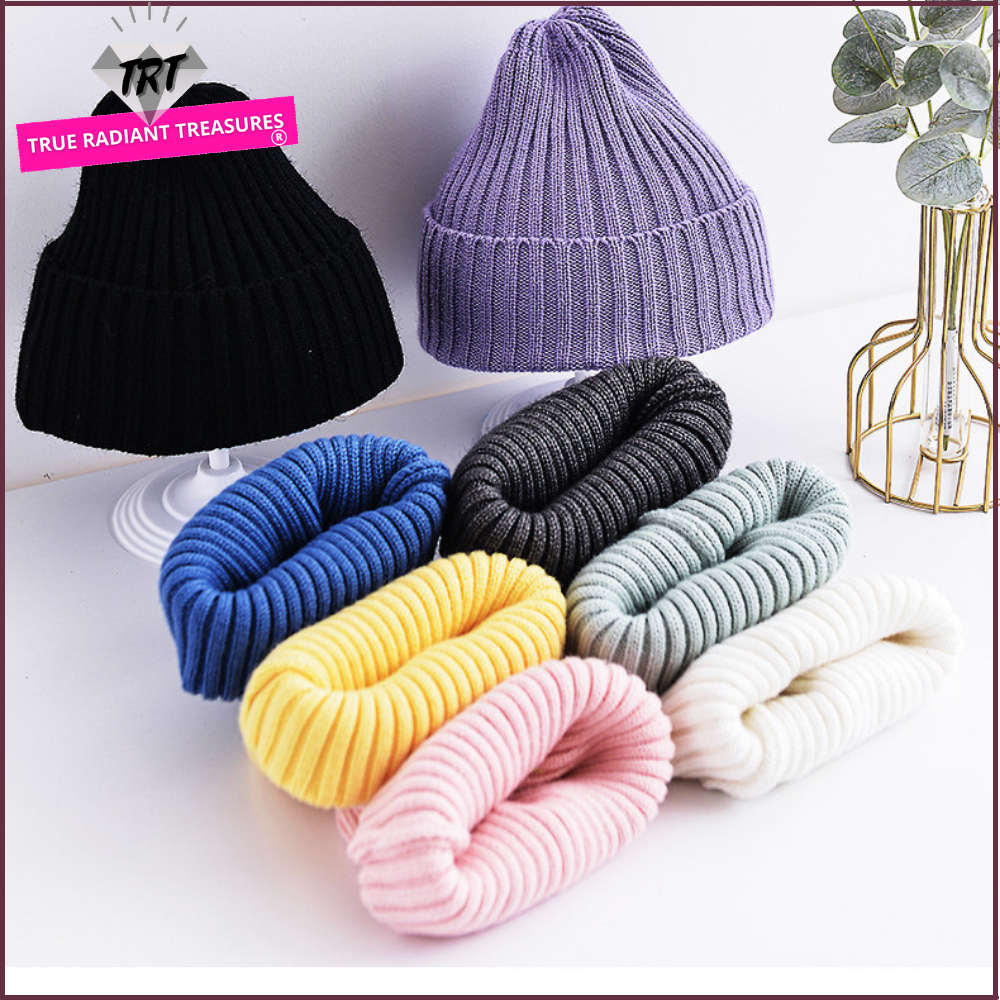 Cute and comfortable baby hat in soft cotton for winter warmth and style.