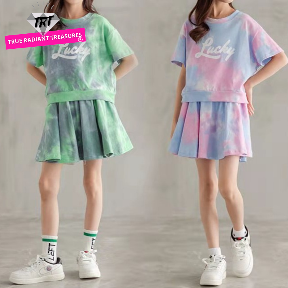 Image of Girl's Sporty Casual - Comfortable and stylish sporty outfit for girls. Round neck design. Made of spandex and cotton for flexibility. Available in green and pink. Take her usual size for a perfect fit. Ideal for the new school season!