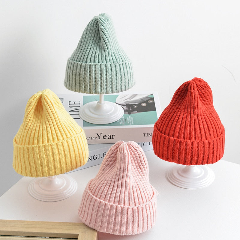 Cute and comfortable baby hat in soft cotton for winter warmth and style.