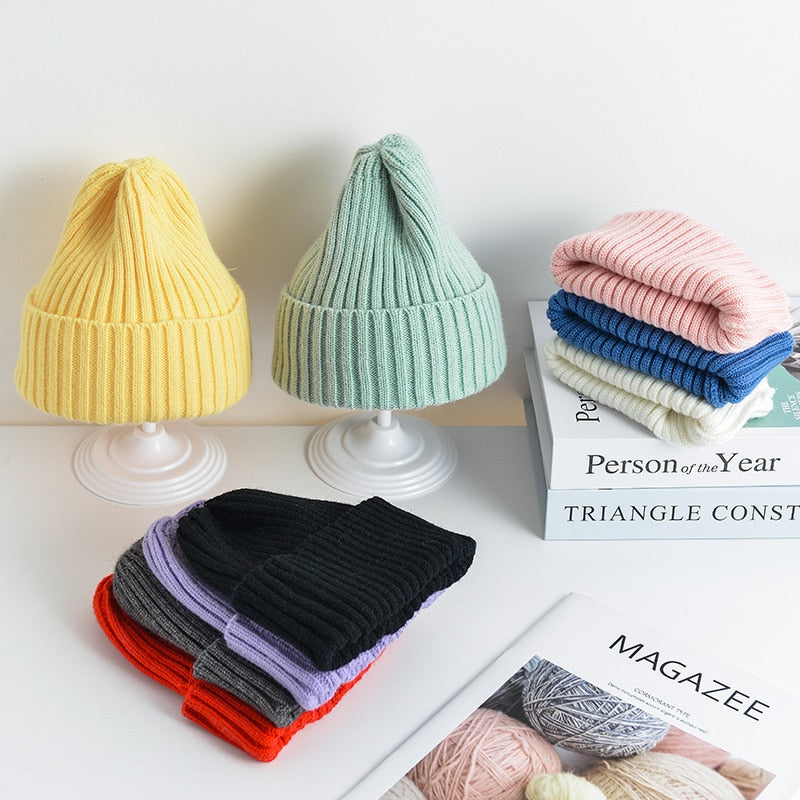 Cute and comfortable baby hat in soft cotton for winter warmth and style.