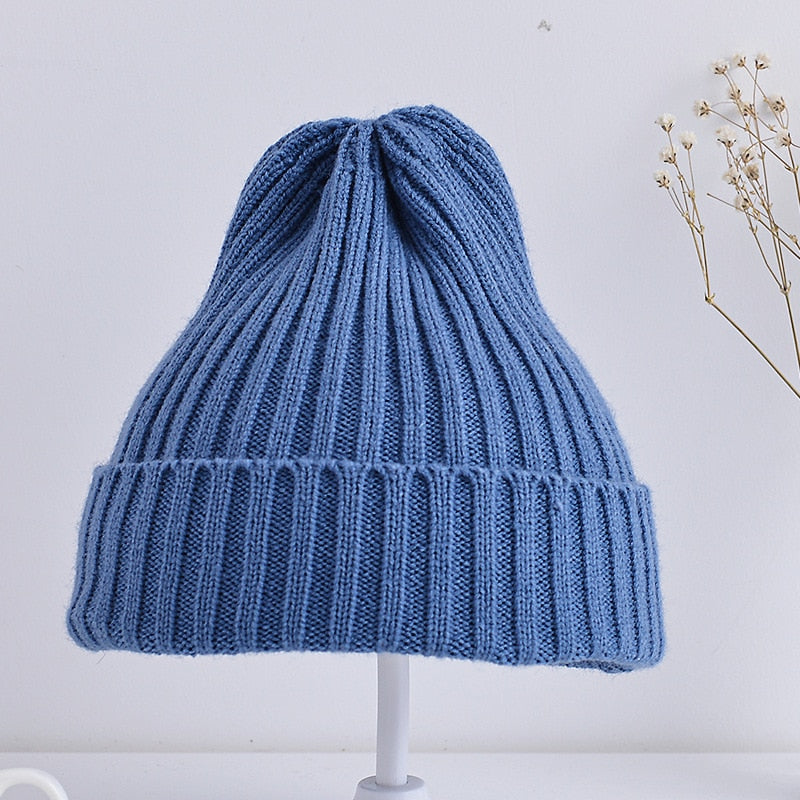 Cute and comfortable baby hat in soft cotton for winter warmth and style.