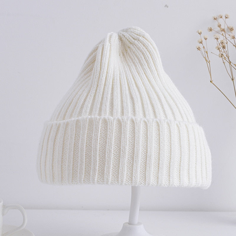 Cute and comfortable baby hat in soft cotton for winter warmth and style.