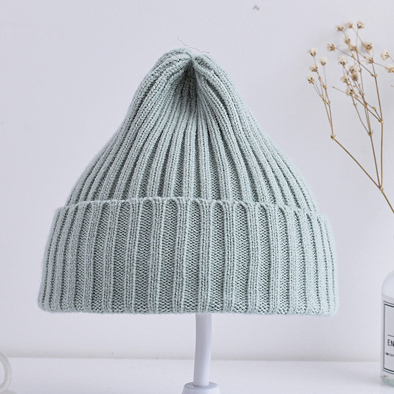 Cute and comfortable baby hat in soft cotton for winter warmth and style.