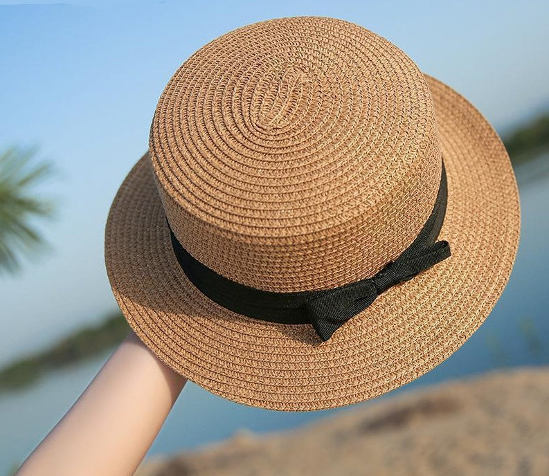 Stylish and durable summer beach hat made of straw and paper. Perfect for protecting you from the sun's heat while looking fashionable.