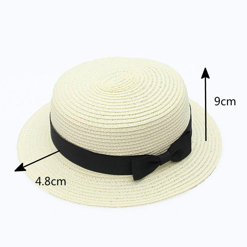 Stylish and durable summer beach hat made of straw and paper. Perfect for protecting you from the sun's heat while looking fashionable.