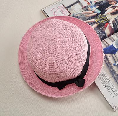 Stylish and durable summer beach hat made of straw and paper. Perfect for protecting you from the sun's heat while looking fashionable.