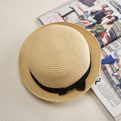 Stylish and durable summer beach hat made of straw and paper. Perfect for protecting you from the sun's heat while looking fashionable.